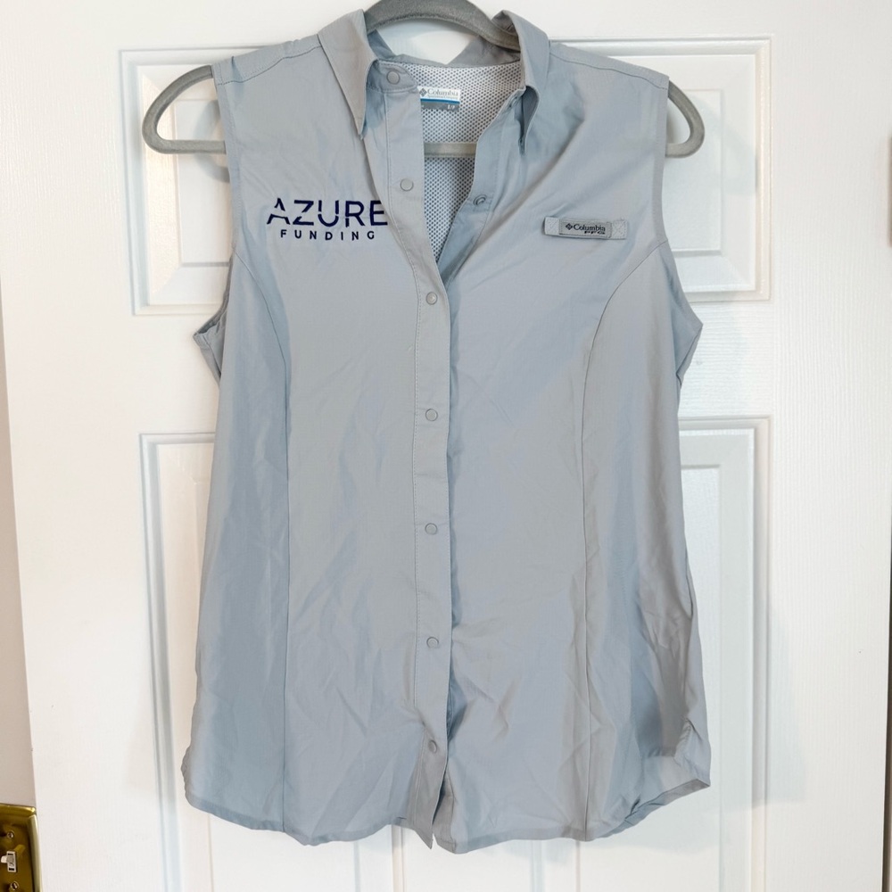 Columbia Women's Light Gray Sleeveless Button Down Shirt